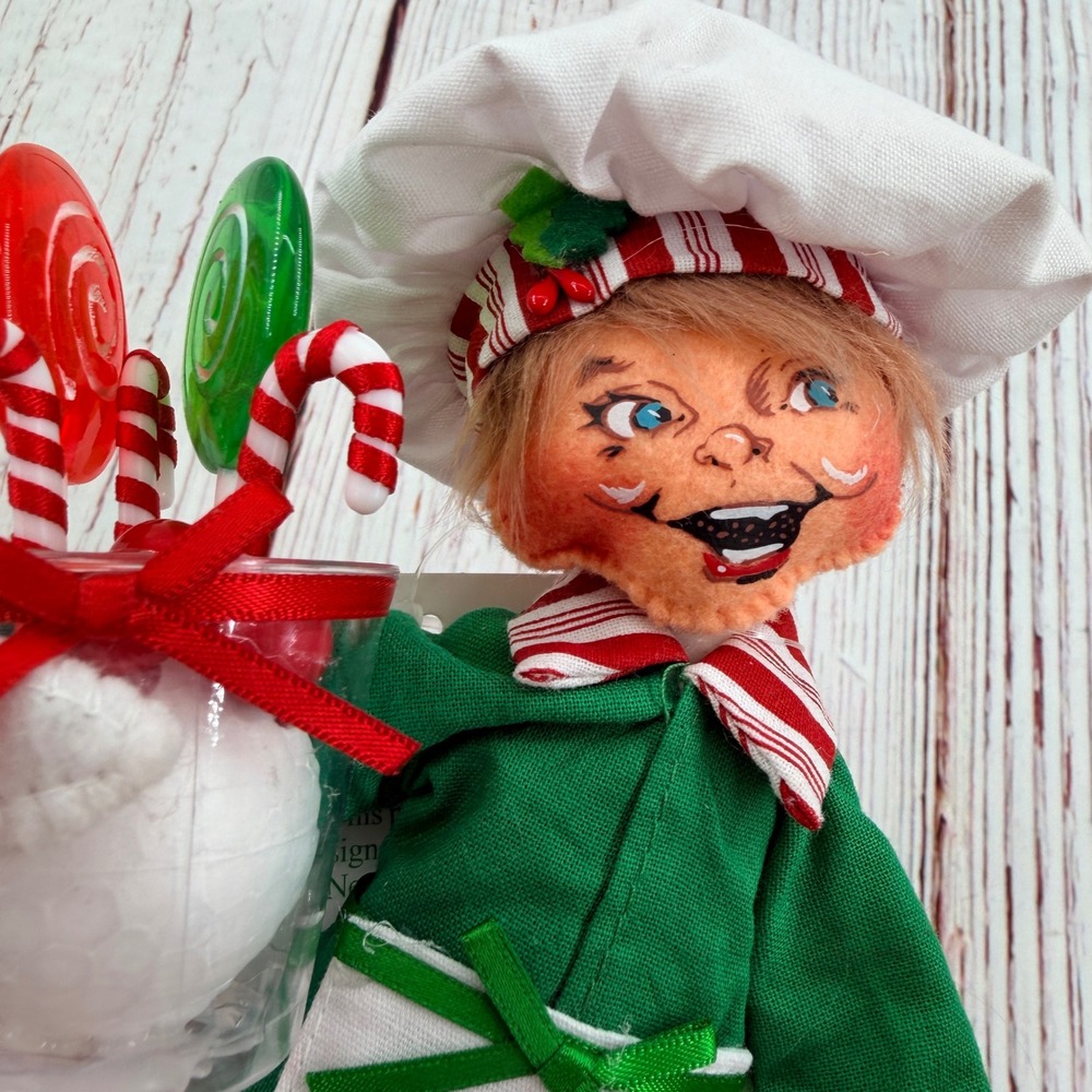 Annalee 9in Christmas Candy Elf Chef Doll 2021 Green Red 511121 NWT - Picture 5 of 5